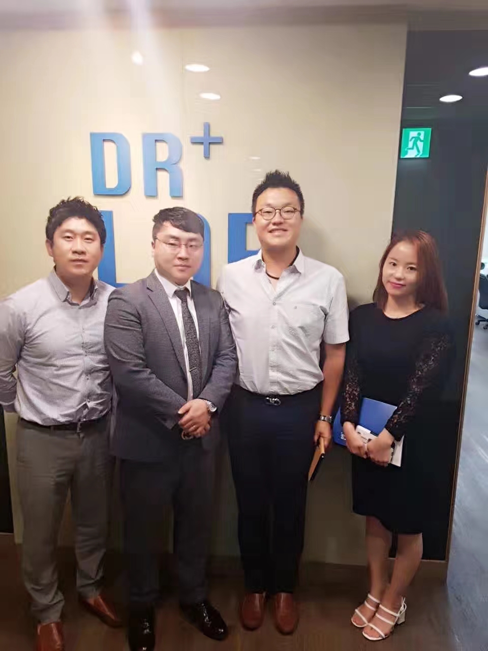 HEBE 자오차오 회장, 한국 전문 스킨케어 브랜드 Dr Lab 방문 · 현장 사진 1