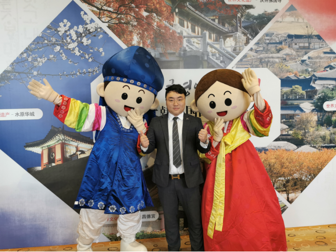 HEBE founder Zhao Chao attends Korea's National Day reception in Shanghai · Photograph 3