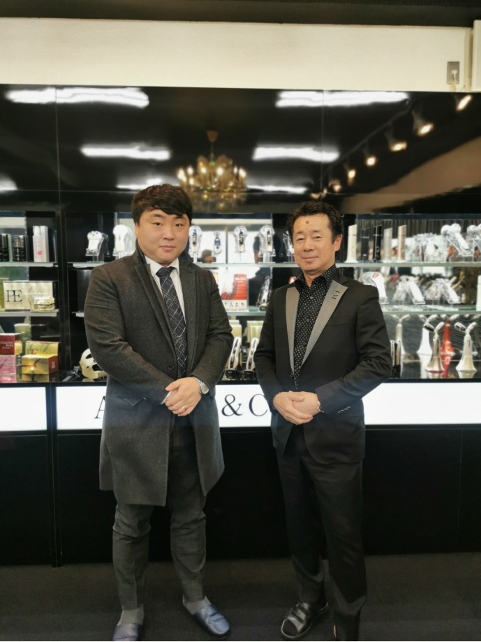 HEBE founder Zhao Chao visits Japan's ARTISTIC & Co. · Photograph 1